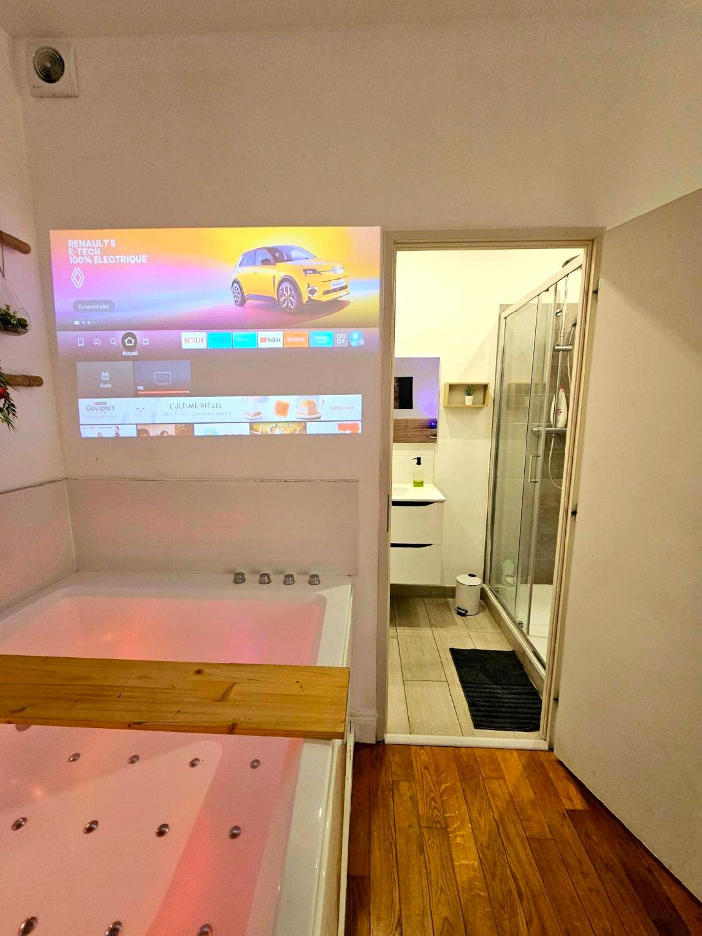 Salle d'eau avec douche à l'italienne et vasque - Le 2005 Double BALNEO, Lit QUEEN SIZE, soirée romantique