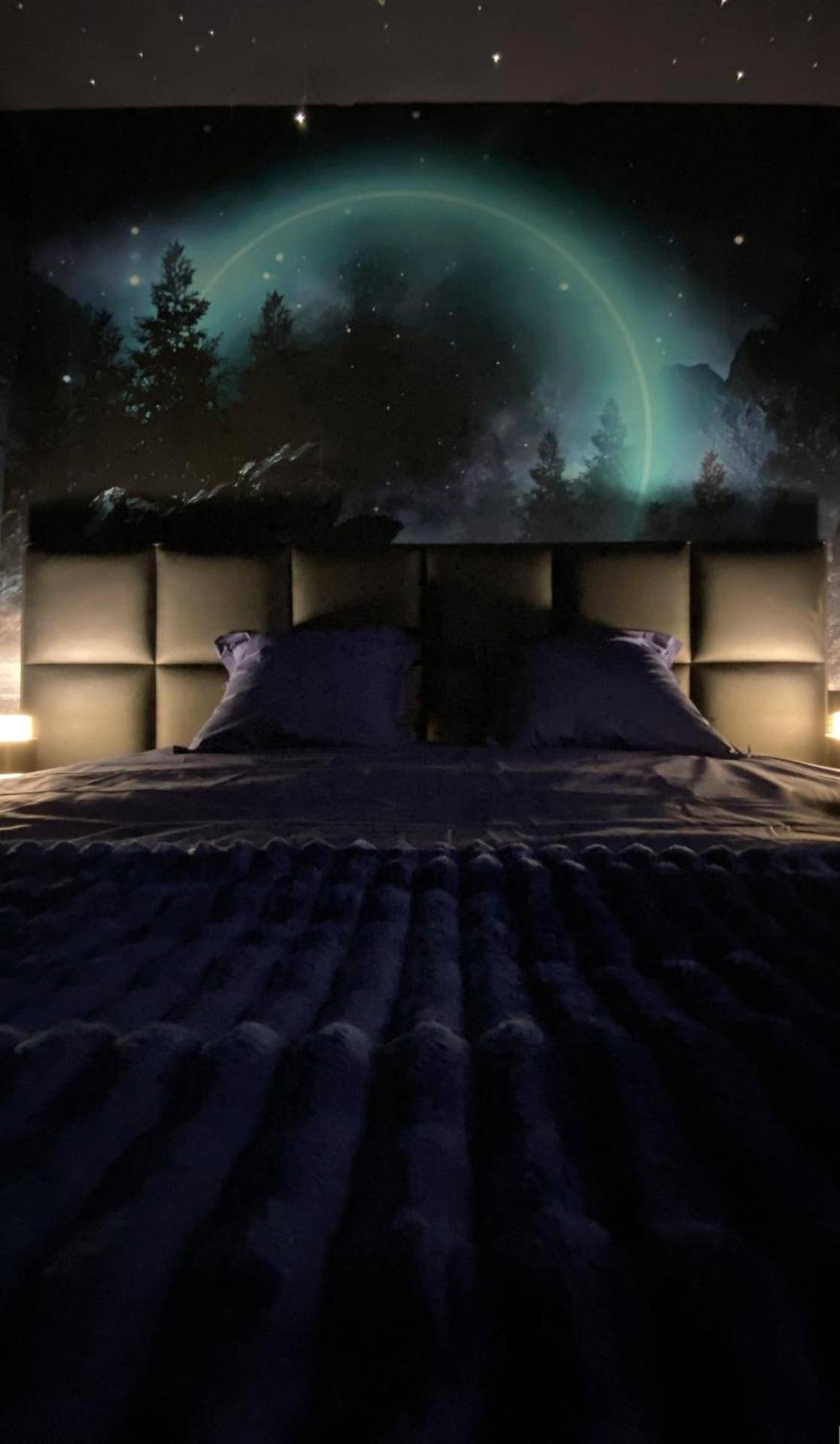 Tête de lit capitonnée et décor galaxie - 21 lunes - séjour magique & jeu immersif pour deux