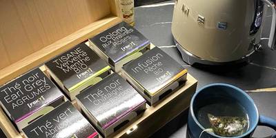 Coffret de thés bio et bouilloire vintage - 21 lunes - séjour magique & jeu immersif pour deux