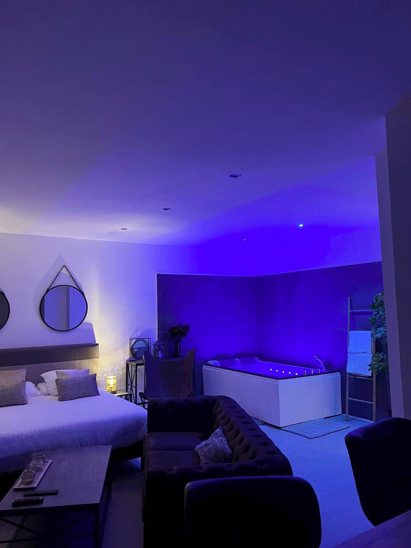 Suite avec lit king size et jacuzzi privatif - Love Room Saint - Étienne - Le 37 - Appartement privatif avec Jaccuzi