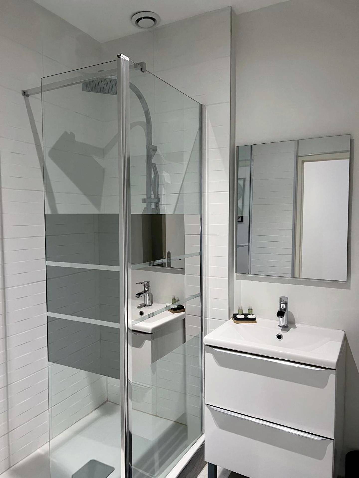 Salle d'eau avec douche à l'italienne et vasque - Le 37 - Appartement privatif avec Jaccuzi