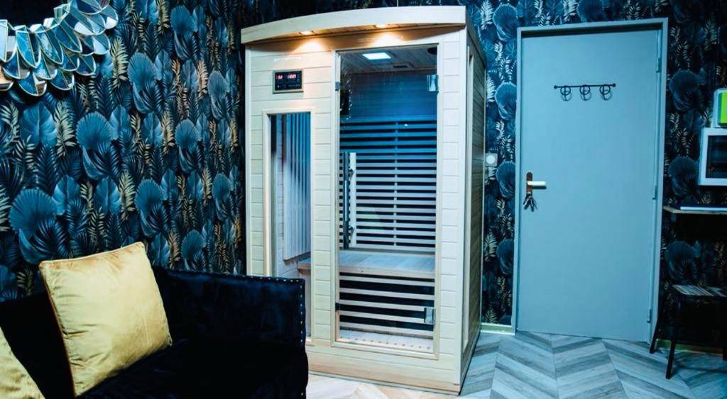 Photo du logement - Loveroom 50 nuances de bulles jacuzzi et sauna privatif