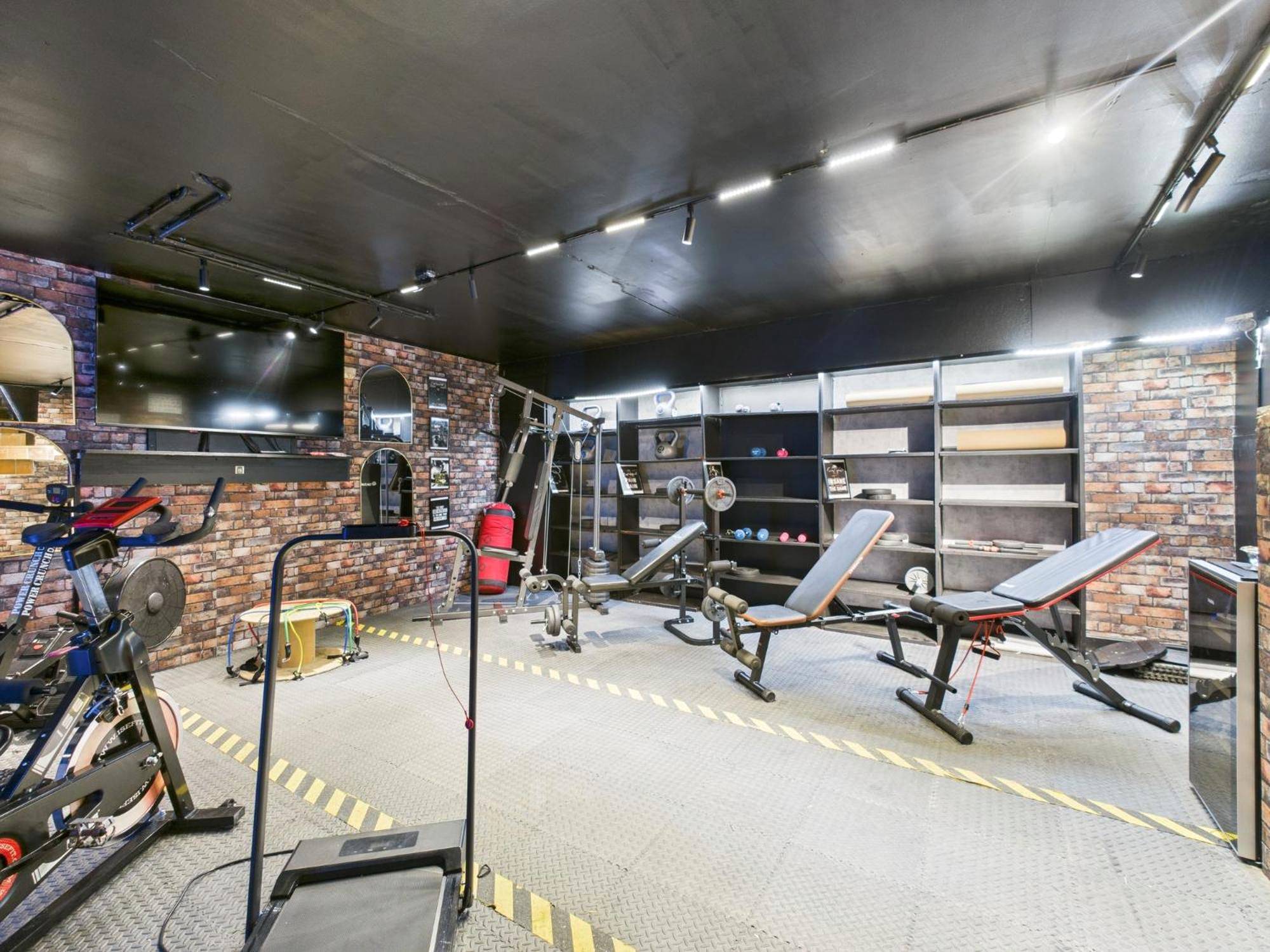 Salle de sport privée entièrement équipée - 50 Nuances de Grey - Spa