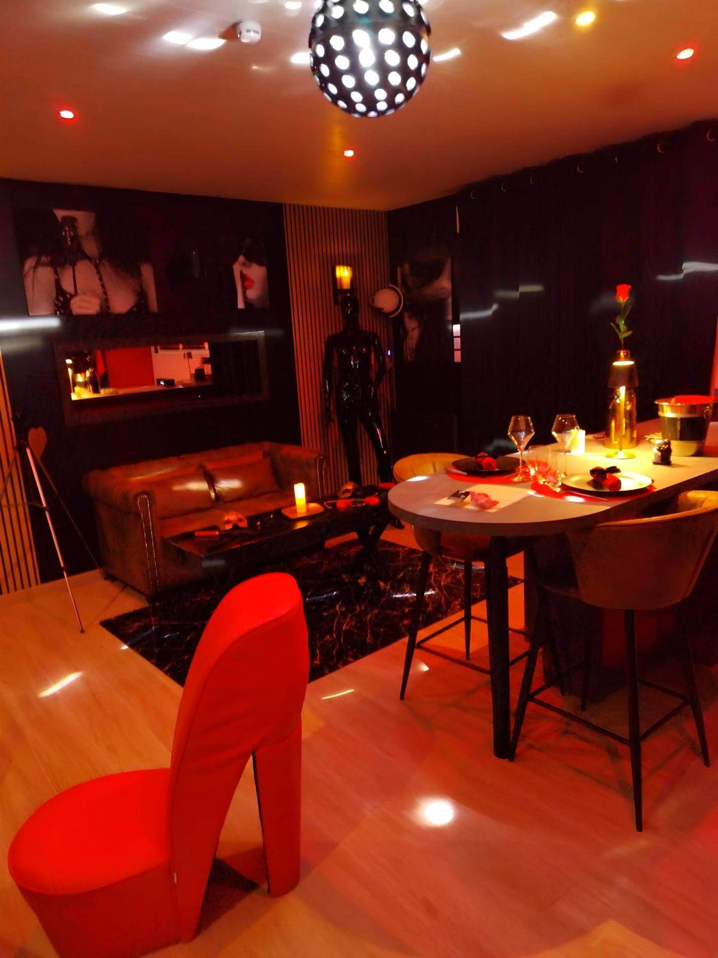 Photo du logement - Love Room, Gîte 4 étoiles, 50 Nuances Romantiques - Villeneuve - en - Retz