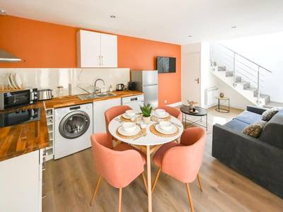 Cuisine équipée et coin repas moderne - Le 7ème ciel - Bain à bulles