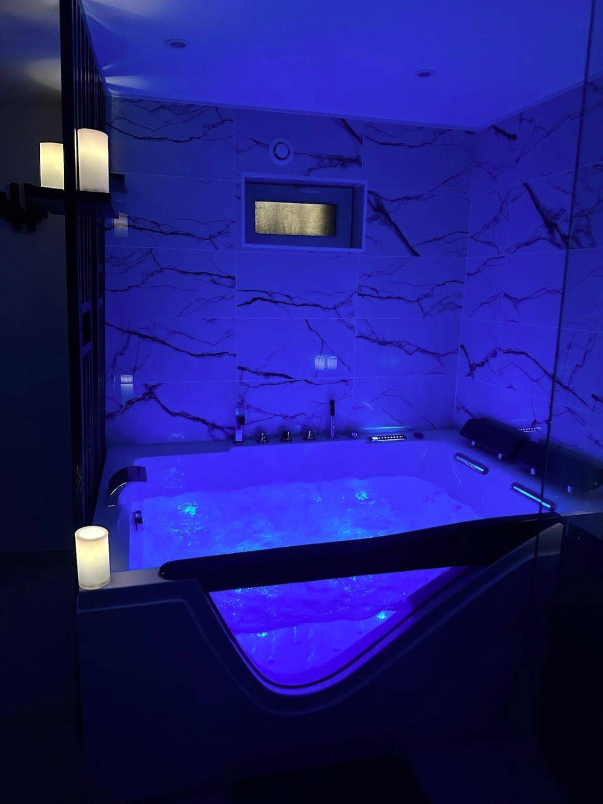 Photo du logement - Love Room 91 avec Jacuzzi XXL - 15min Orly - 30 min Paris