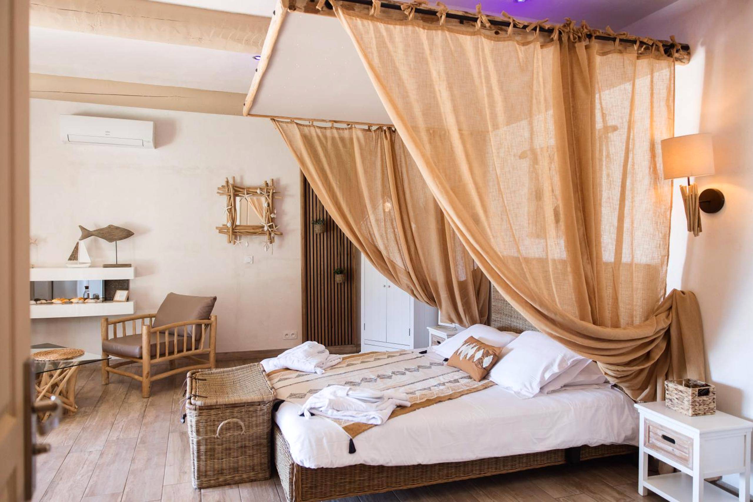 Vue interieure - Abri Cosy - Suite Romantique en Camargue