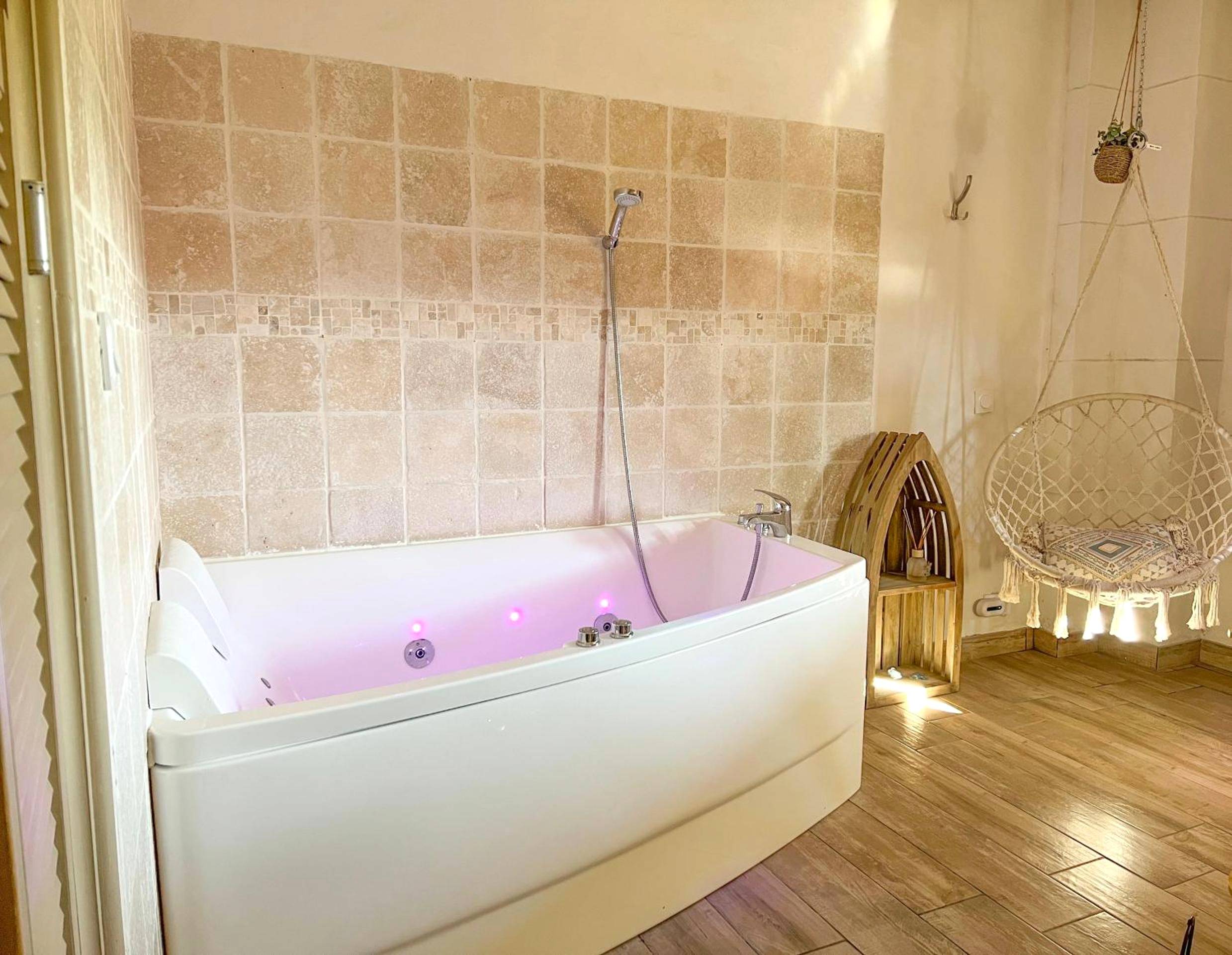 Autre vue interieure - Abri Cosy - Suite Romantique en Camargue - Saint - Gilles