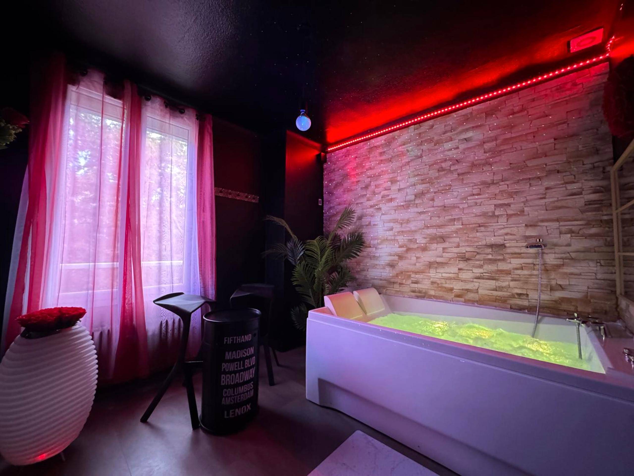 Photo du logement - LOVE ROOM Adulte Only