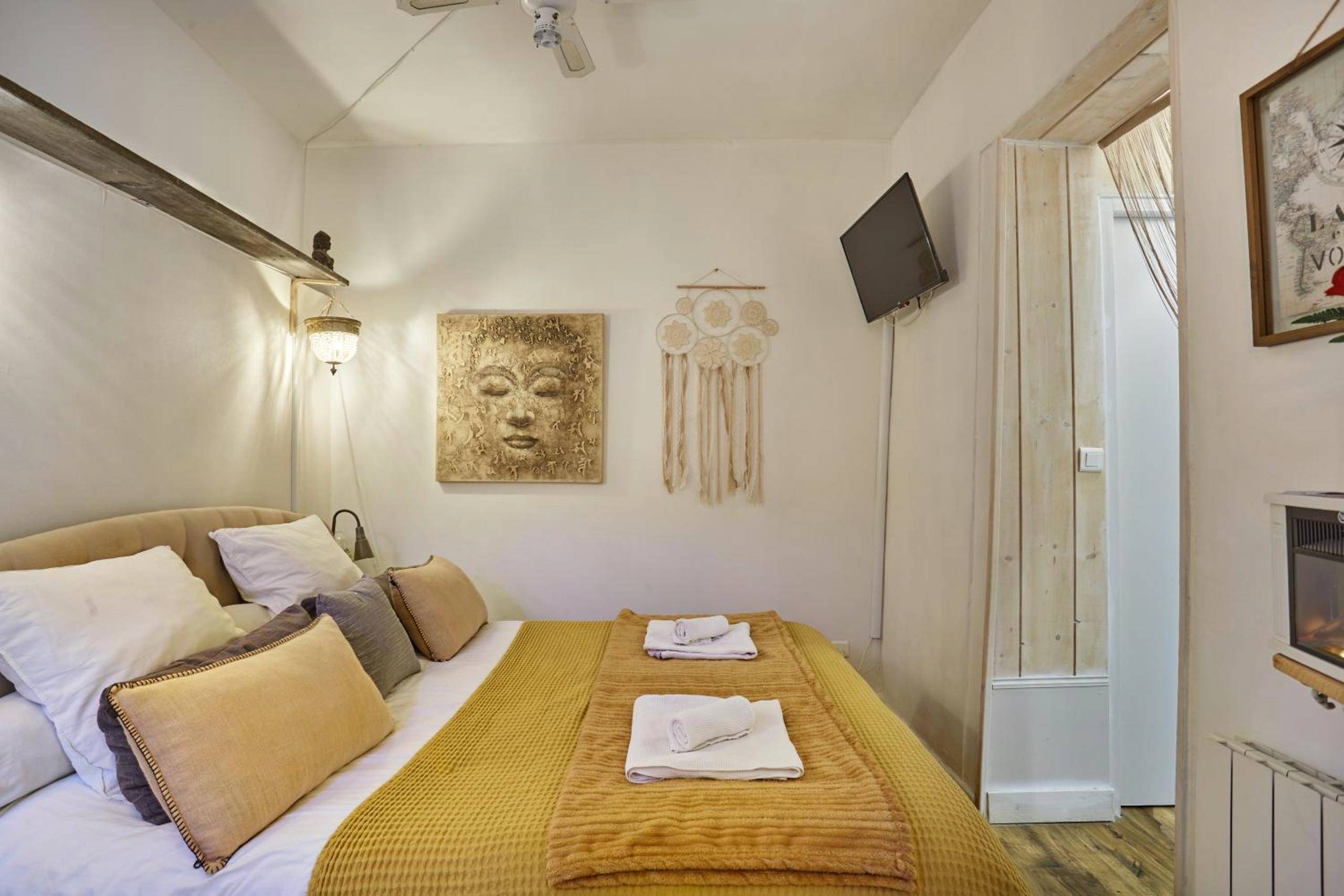 Photo - Appart Aix sauna jacuzzi balneo spa privatifs hyper centre historique cour intérieur - Aix - en - Provence