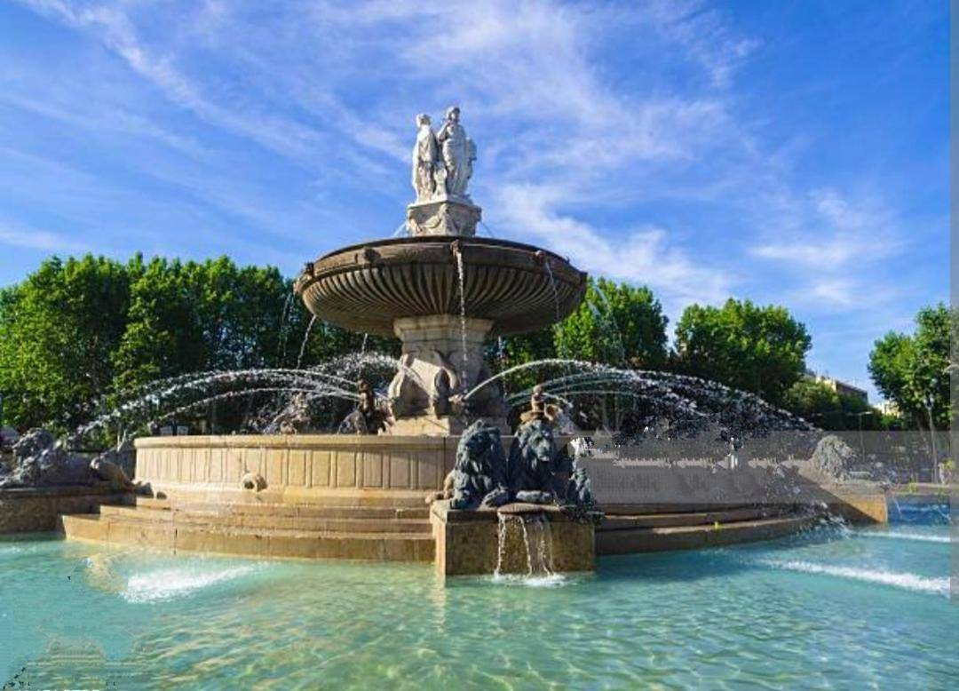 Photo - Appart Aix sauna jacuzzi balneo spa privatifs hyper centre historique cour intérieur - Aix - en - Provence