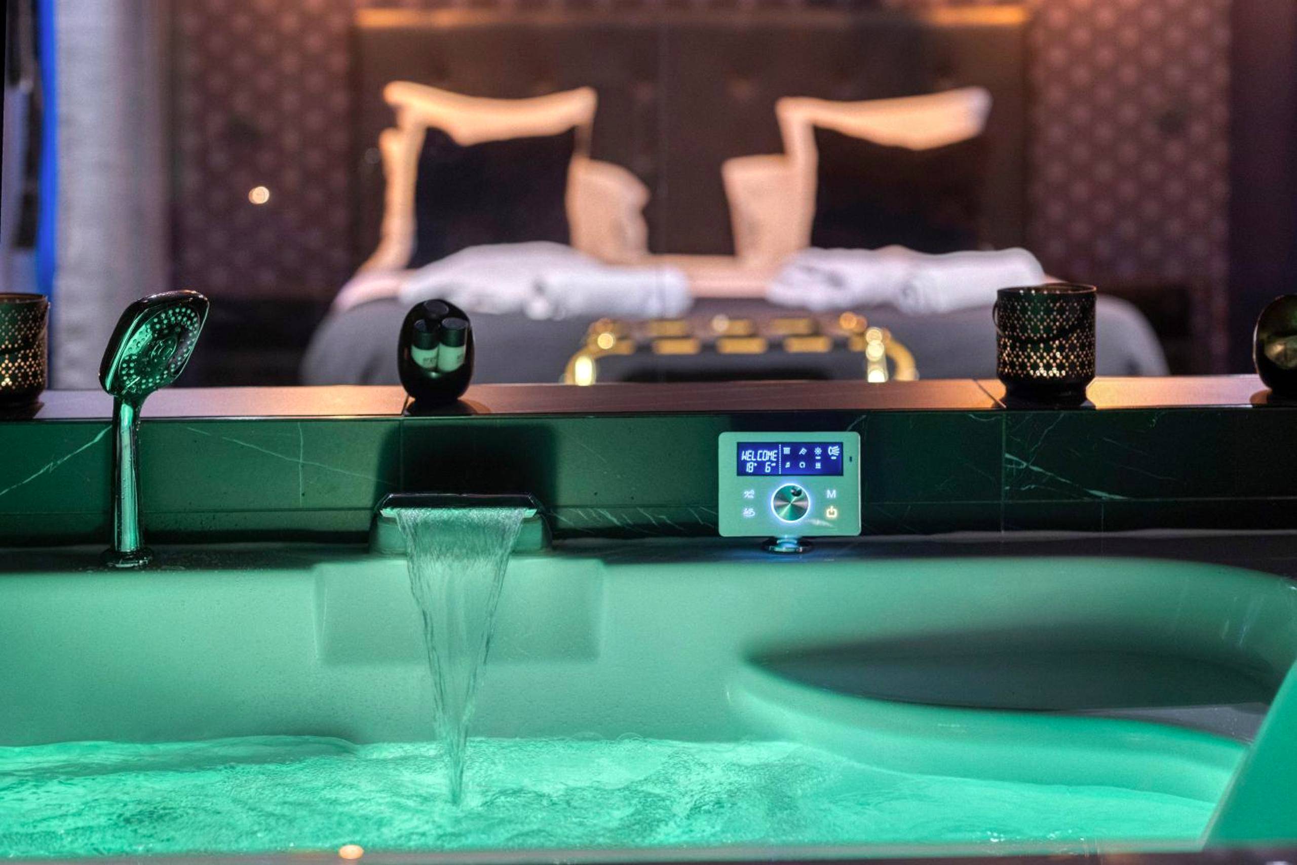 Photo du logement - Love Room L'Aixtase - Oasis Romantique à Aix - les - Bains