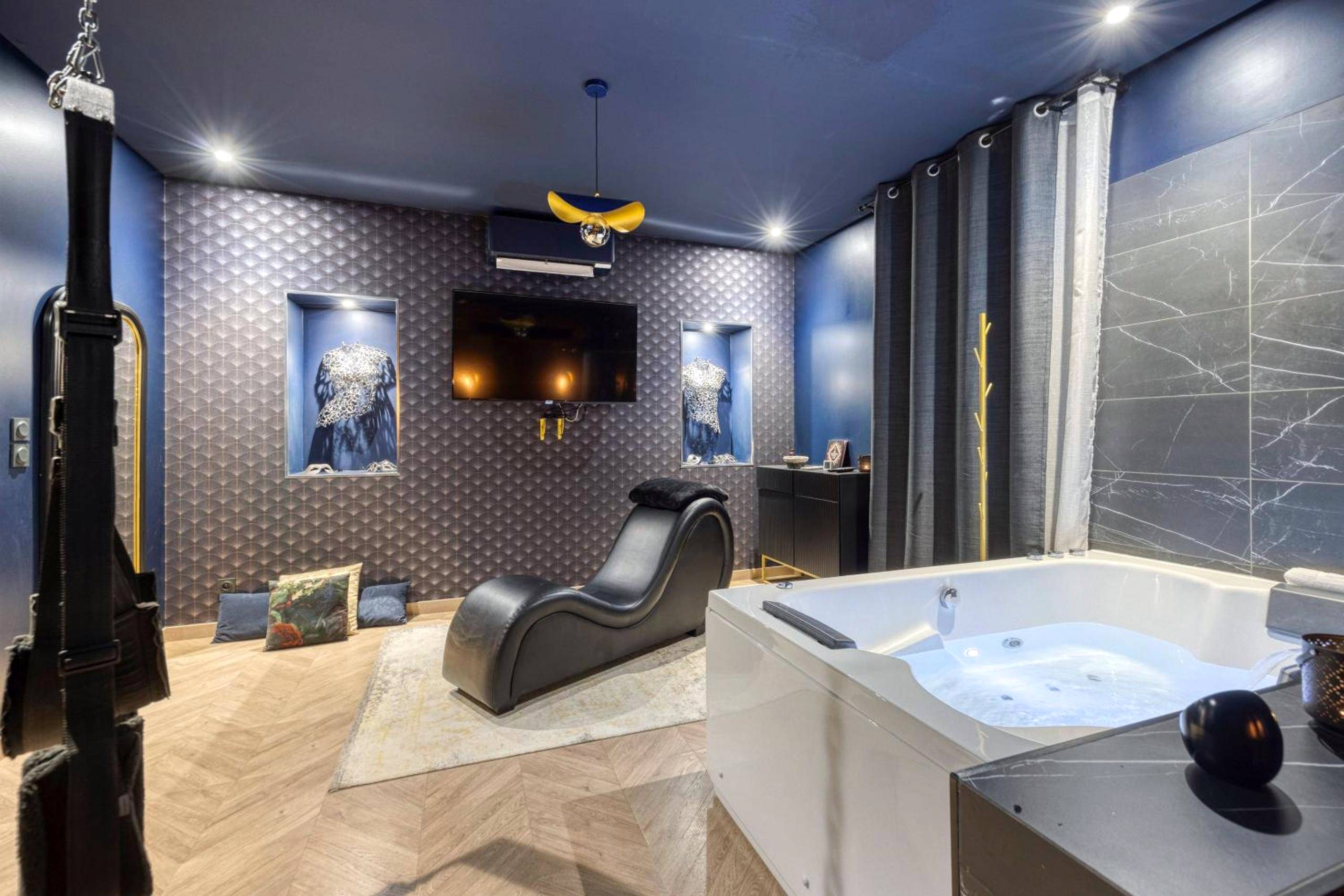 Photo du logement - Love Room L'Aixtase - Oasis Romantique à Aix - les - Bains