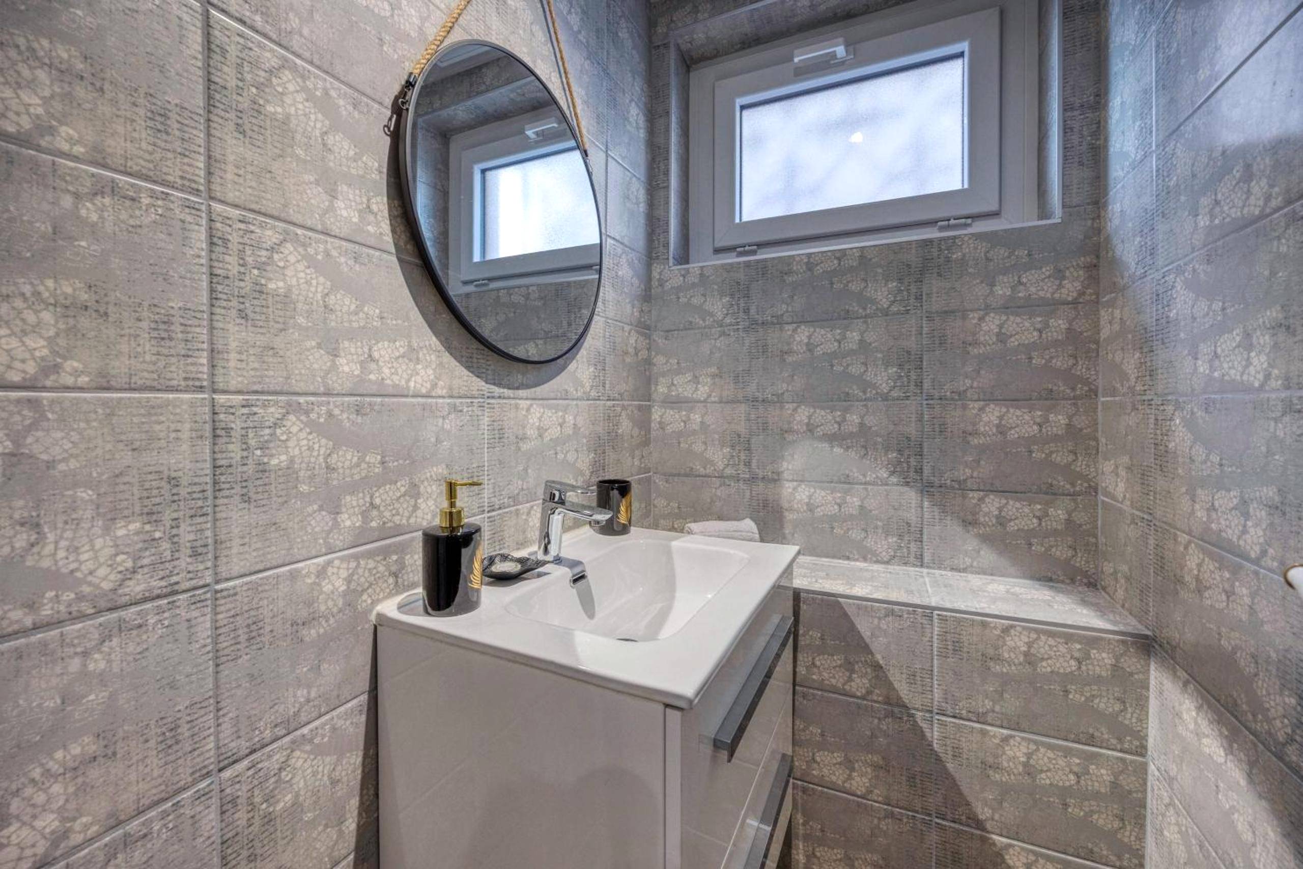 Photo du logement - Love Room L'Aixtase - Oasis Romantique à Aix - les - Bains