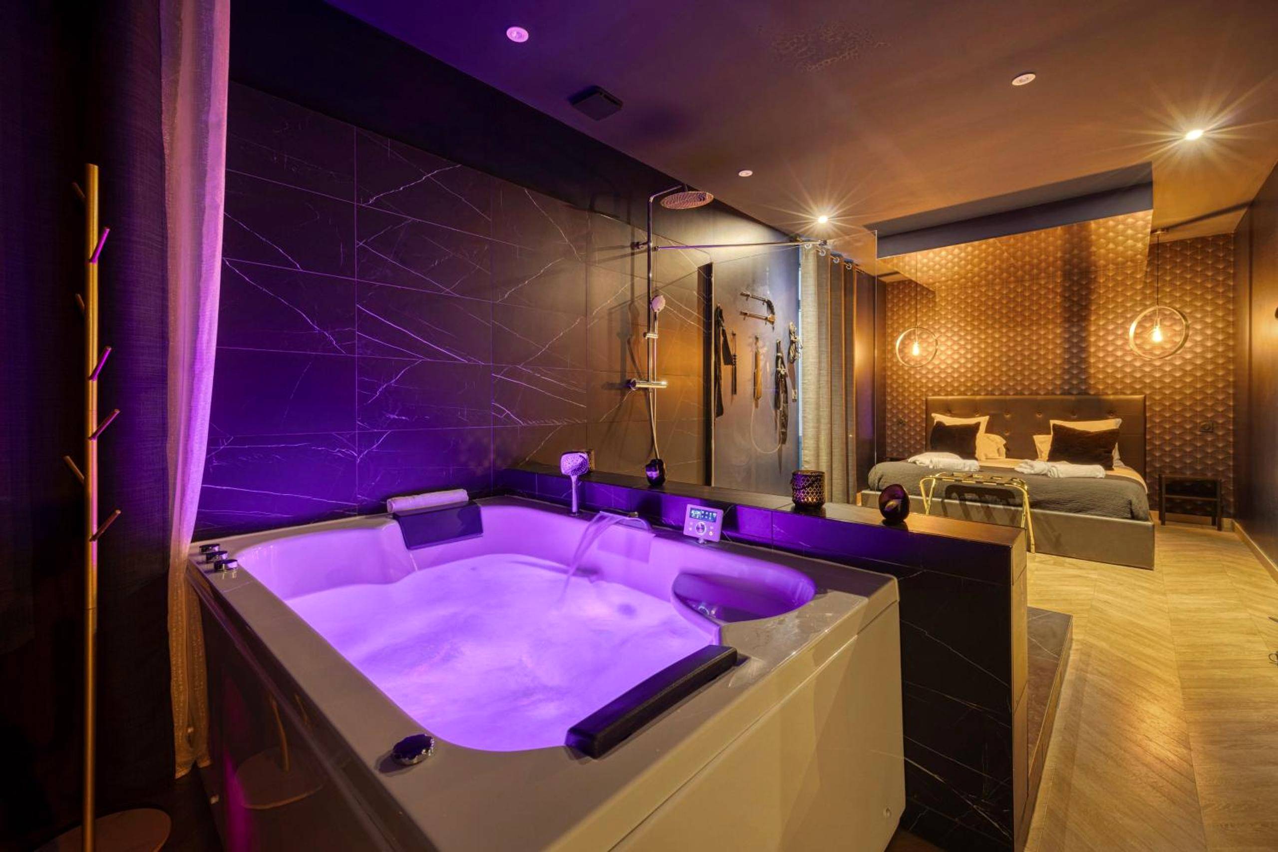 Photo du logement - Love Room L'Aixtase - Oasis Romantique à Aix - les - Bains