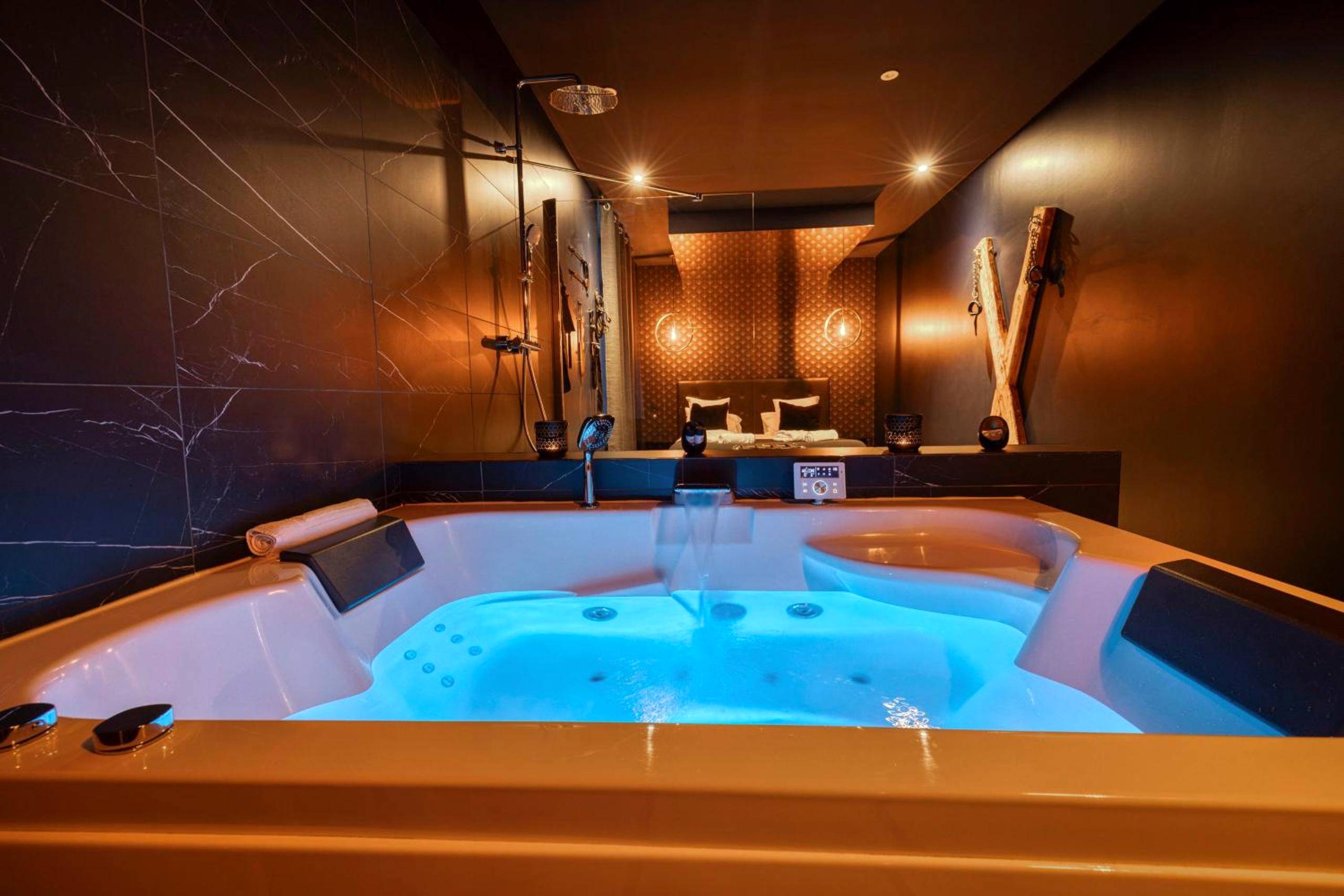 Photo du logement - Love Room L'Aixtase - Oasis Romantique à Aix - les - Bains - Aix - les - Bains