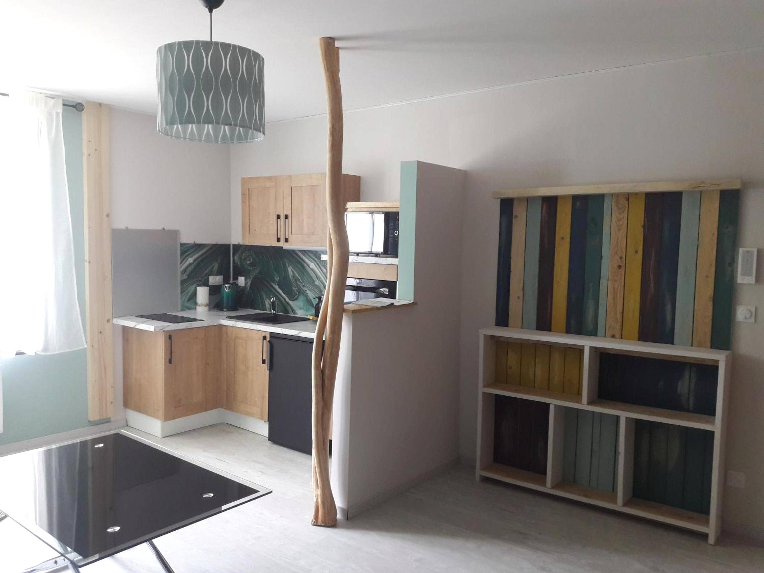 Cuisine équipée et coin repas moderne - L'alchimie33