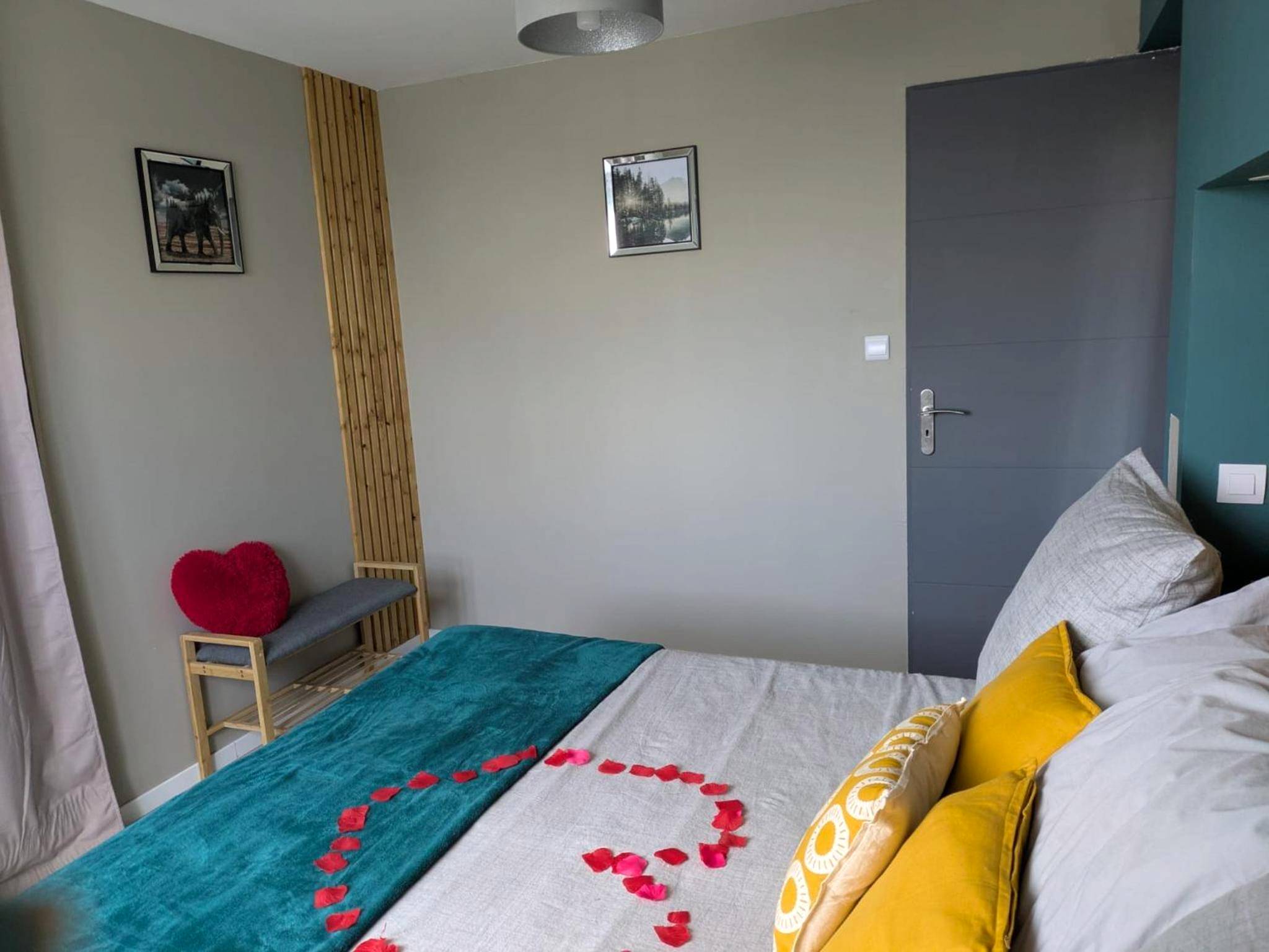 Photo du logement - L'alcôve du 510 - Spa - chambre romantique - sauna - salle de jeux