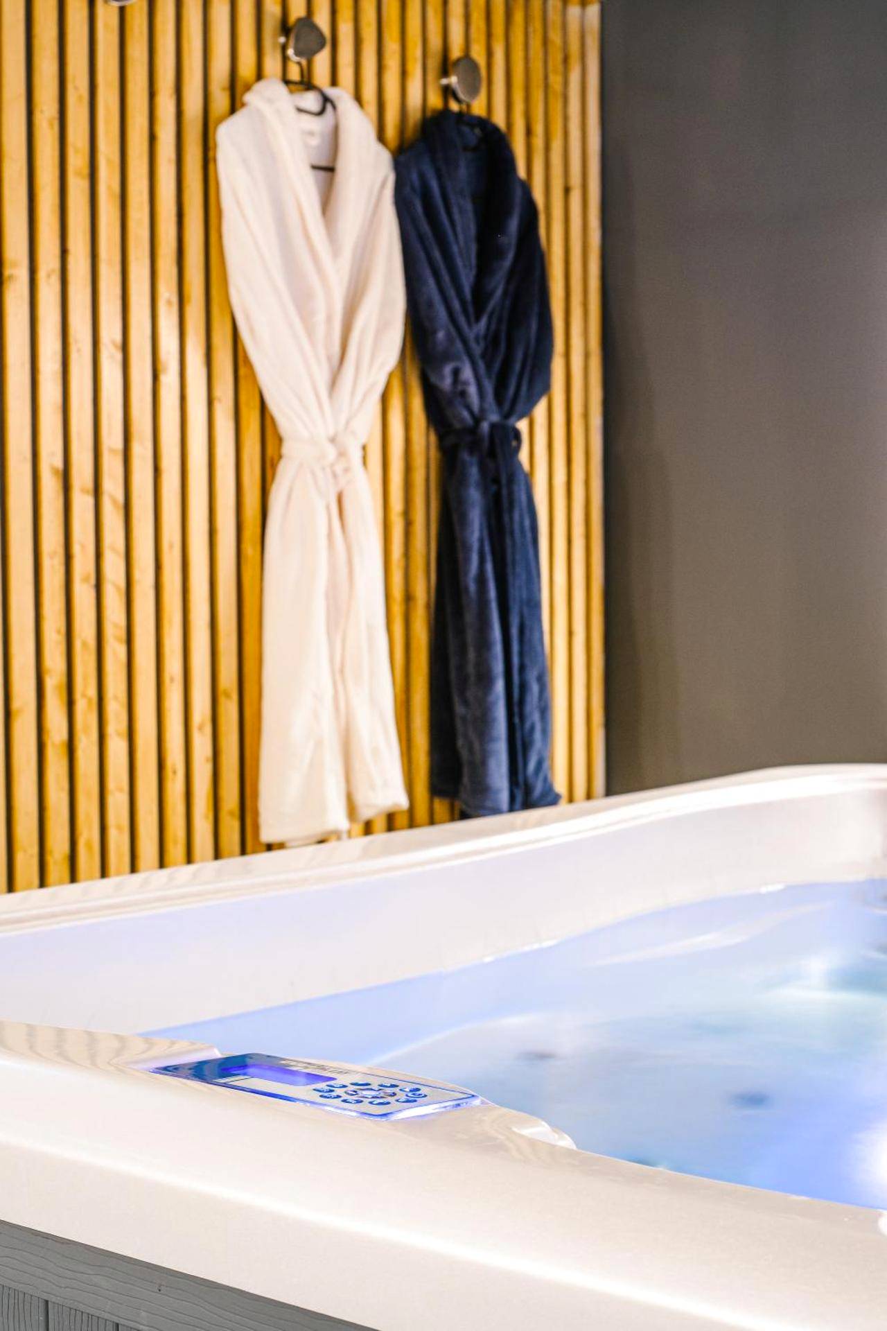 Photo du logement - L'alcôve du 510 - Spa - chambre romantique - sauna - salle de jeux - Montauban