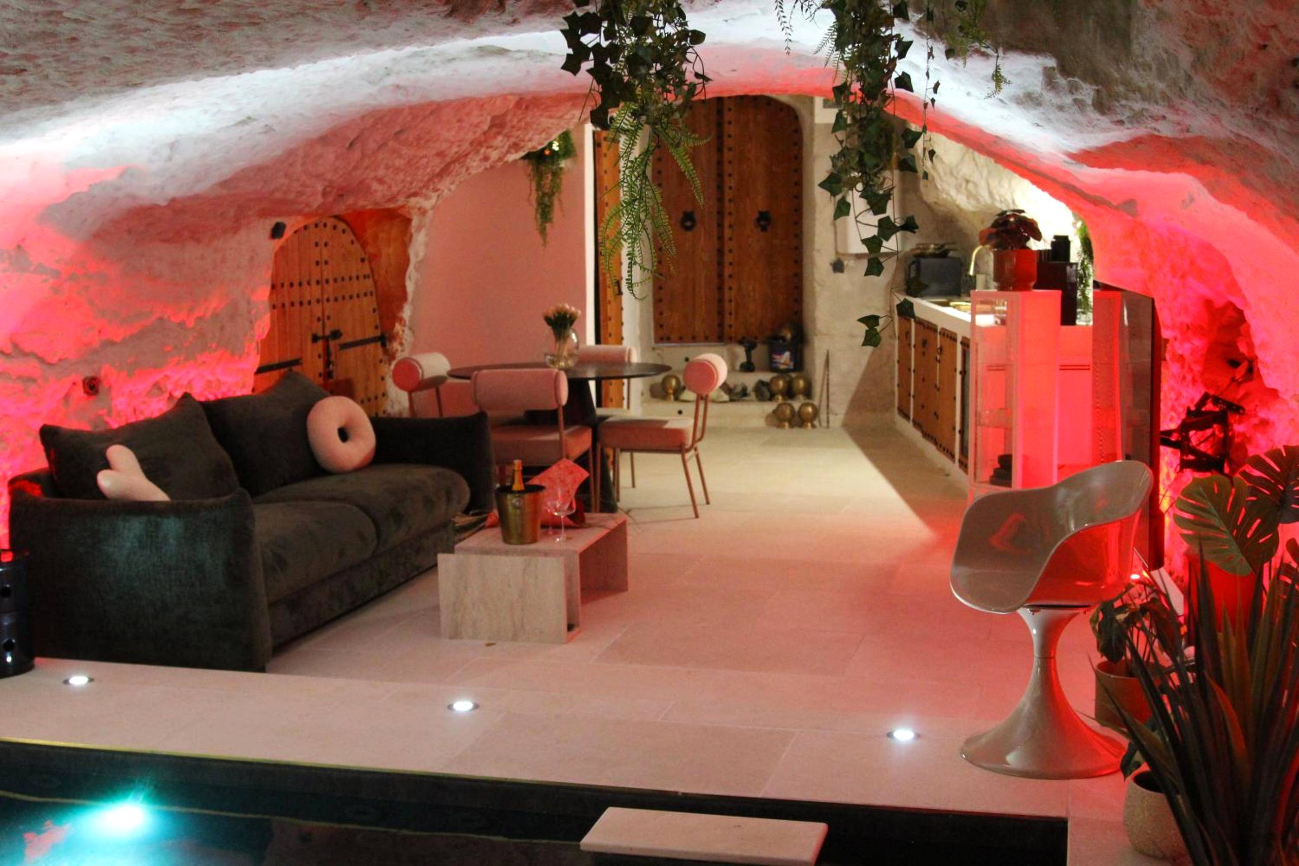 Photo du logement - L alcove des Sens Love Room Jacuzzi sauna