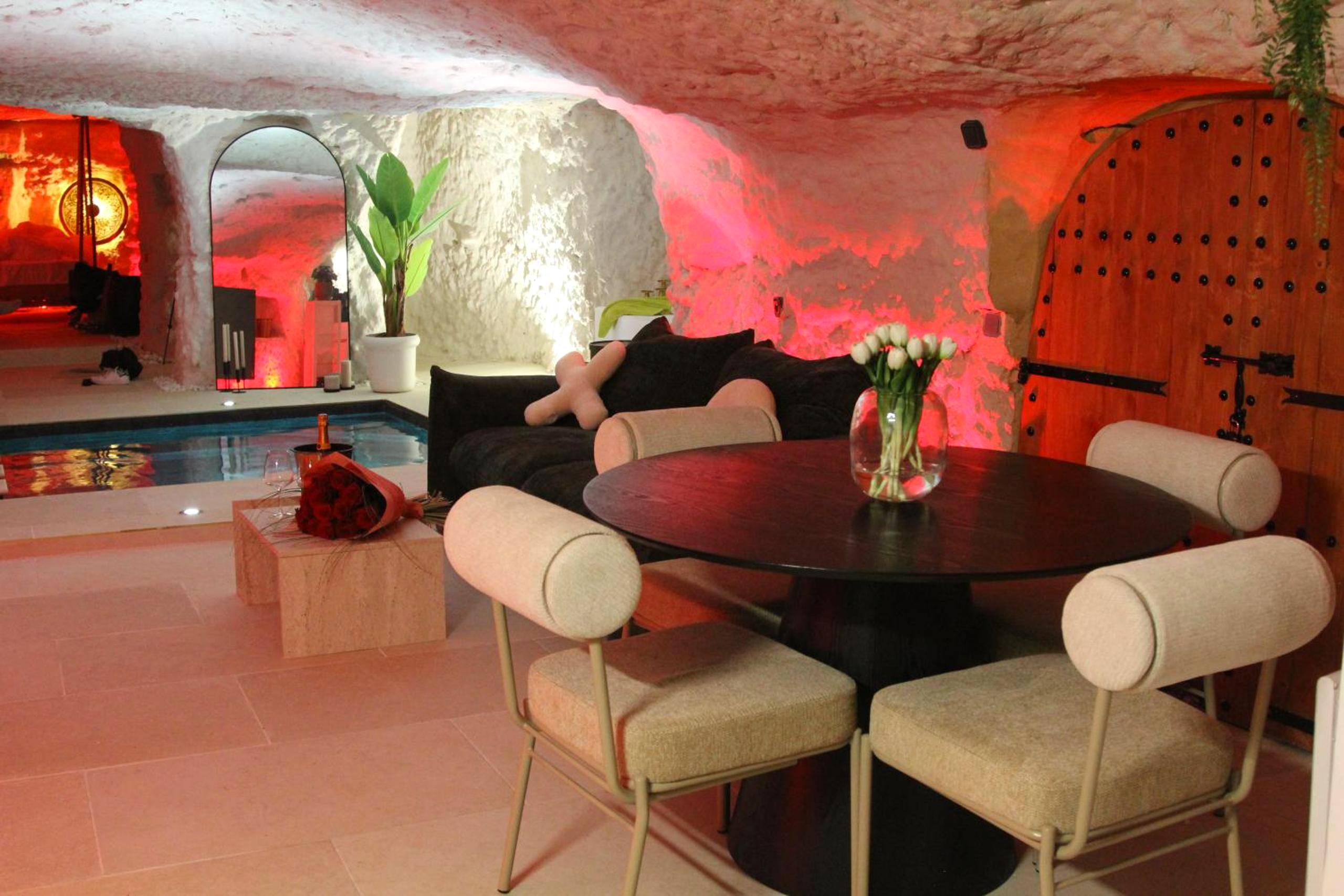 Photo du logement - L alcove des Sens Love Room Jacuzzi sauna