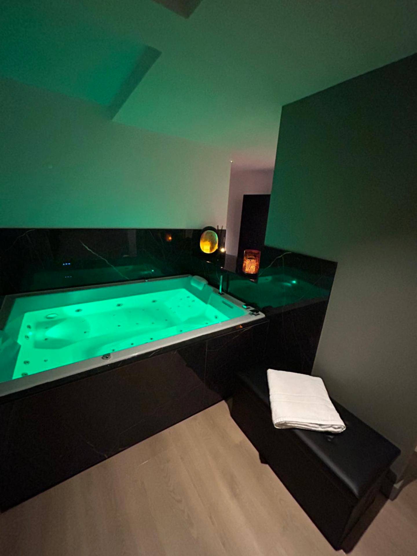 Photo du logement - L'alcôve Clisson - Love room - Gîte Romantique - SPA