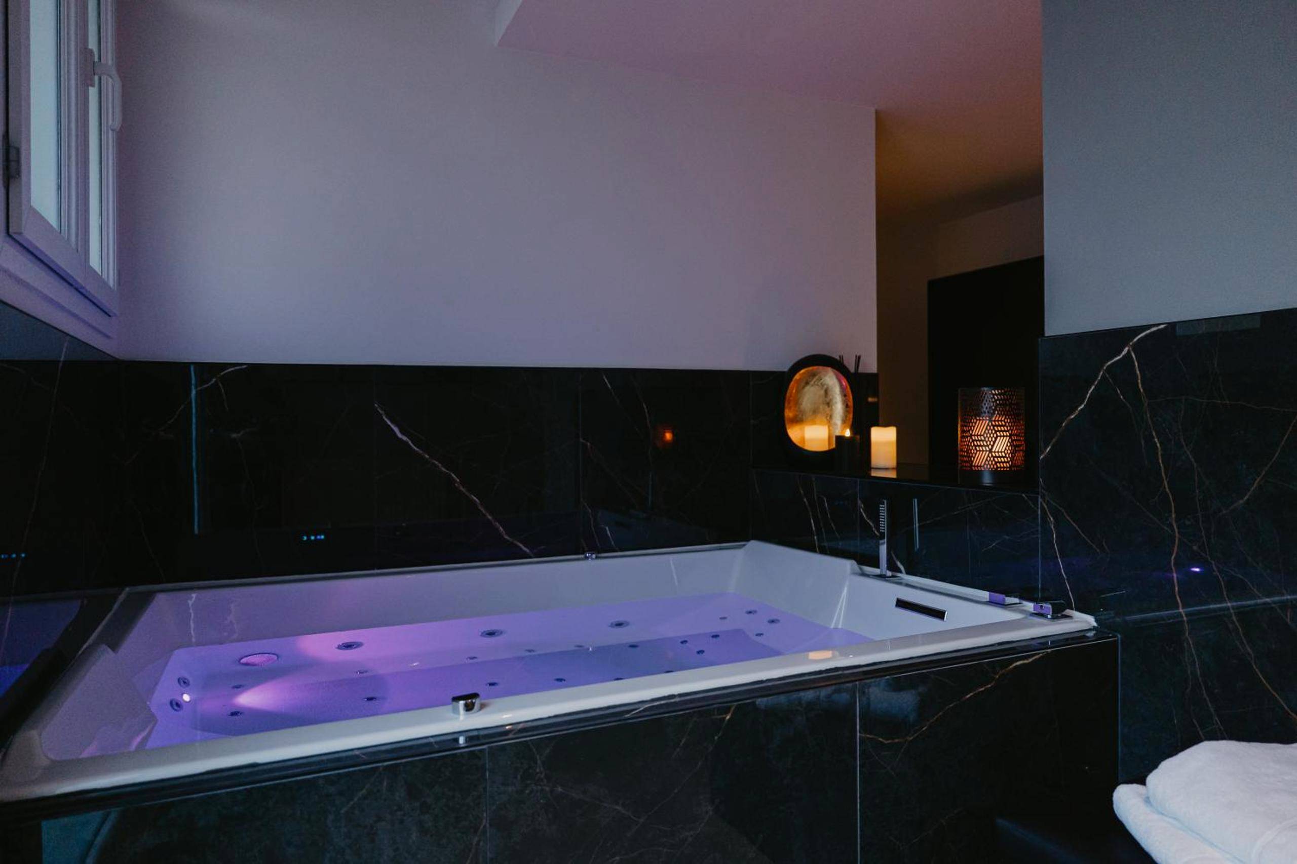 Photo du logement - L'alcôve Clisson - Love room - Gîte Romantique - SPA - Clisson