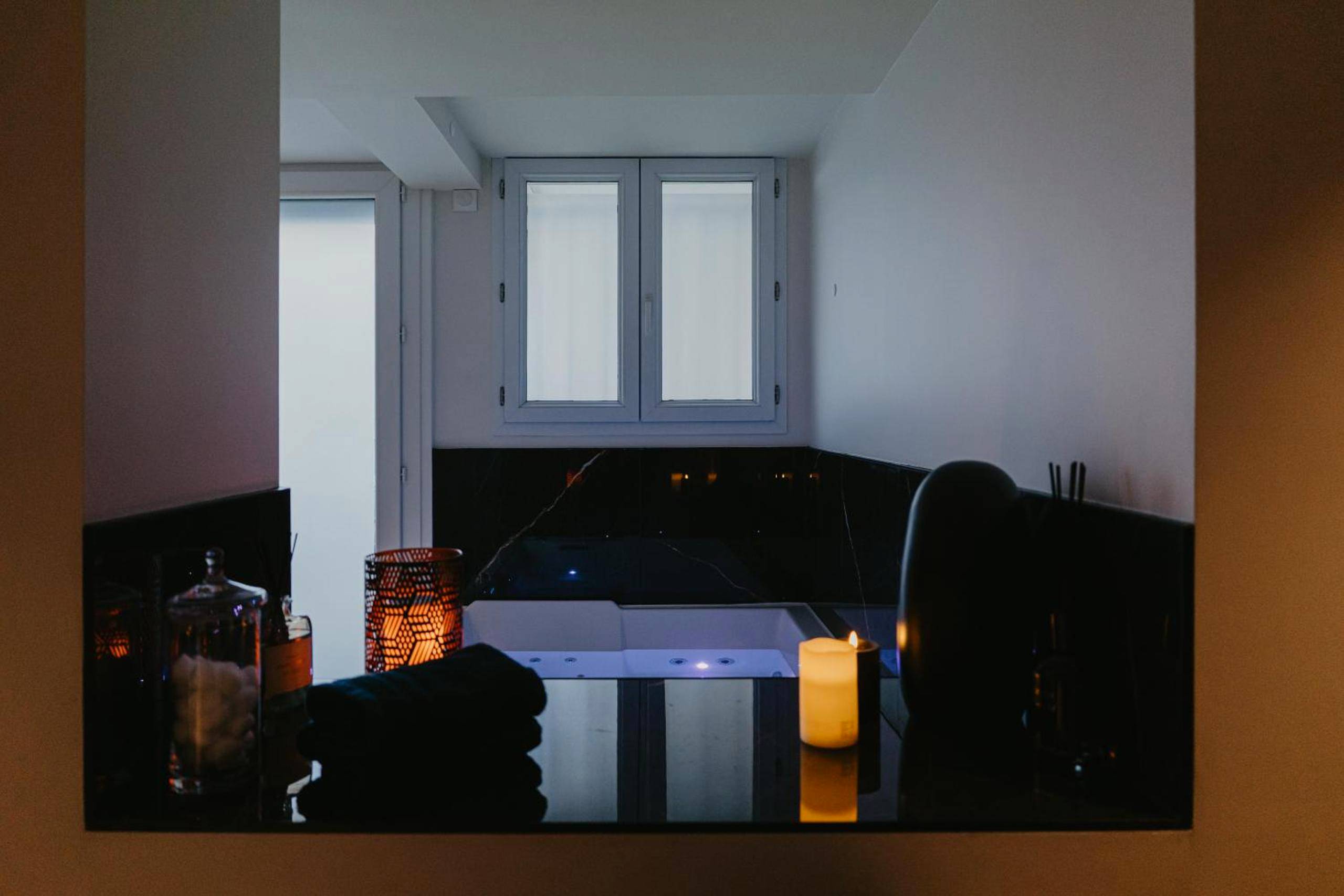 Photo du logement - L'alcôve Clisson - Love room - Gîte Romantique - SPA