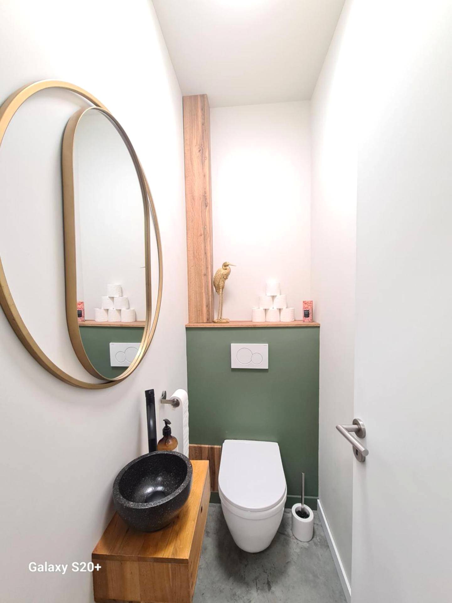 Toilettes modernes avec vasque en pierre - Ame O des Flandres, La Suite