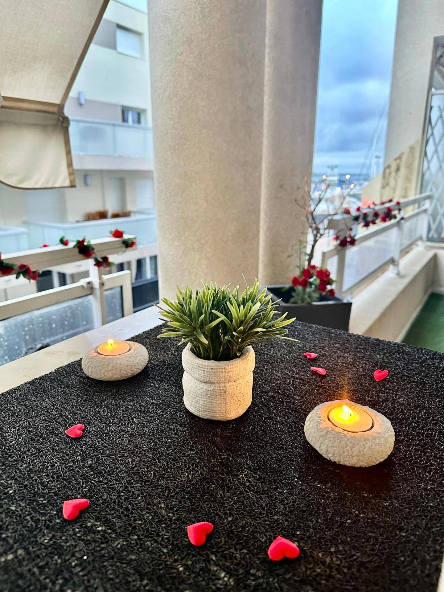 Photo du logement - Amour Azur Appartement pour 2 avec jacuzzi et terrasse à 2 minutes de la mer - Vallauris