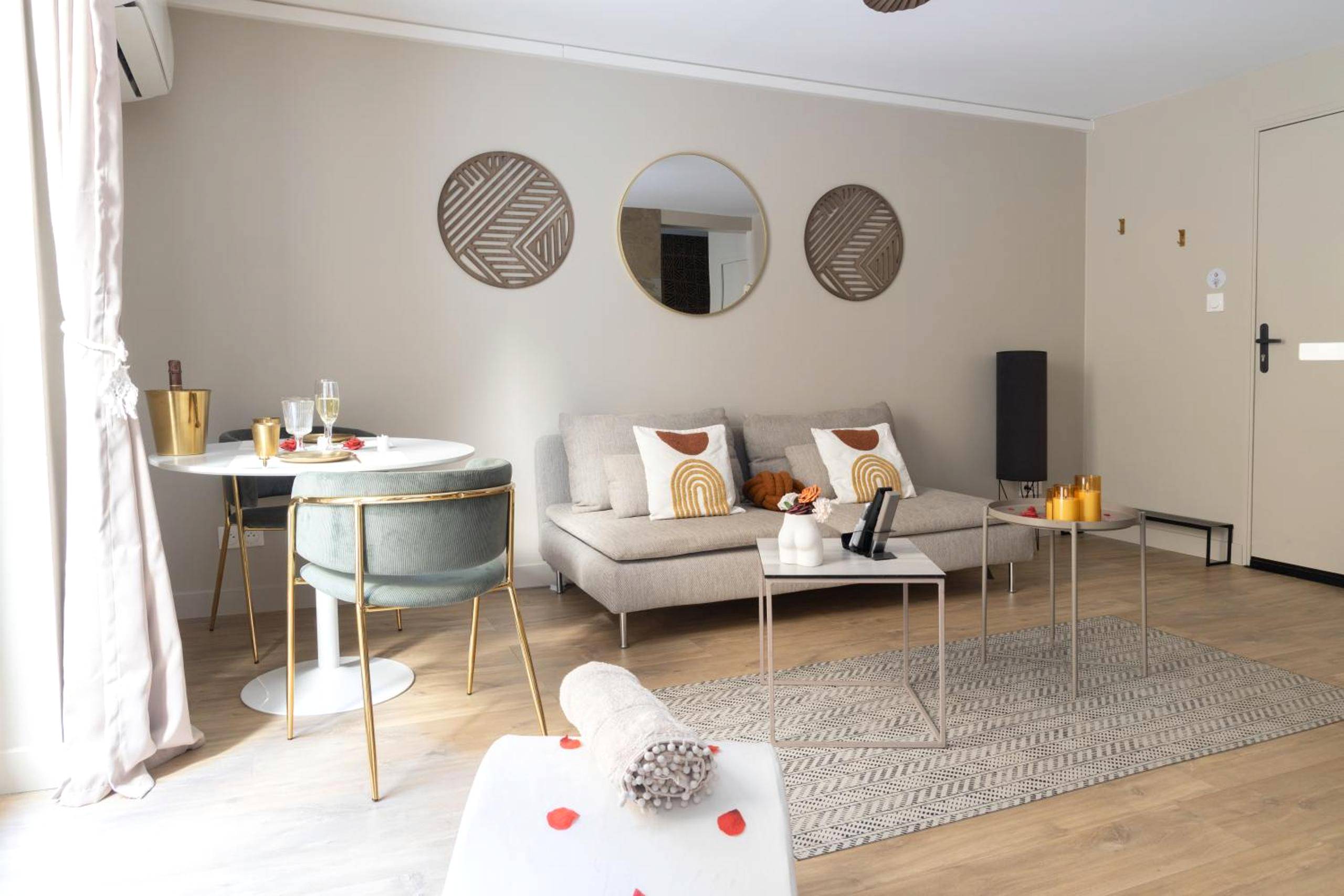 Photo du logement - Amour et Bulles - Love Room Valence - Suite romantique avec balnéo privée 2 places