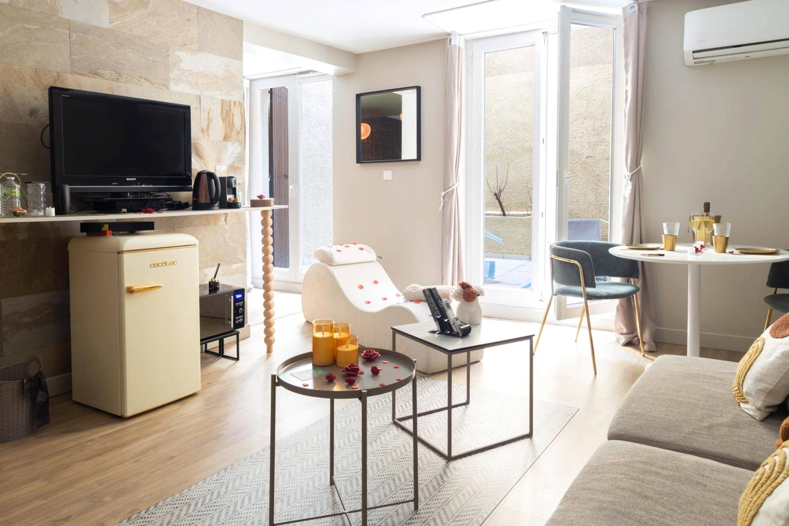Photo du logement - Amour et Bulles - Love Room Valence - Suite romantique avec balnéo privée 2 places