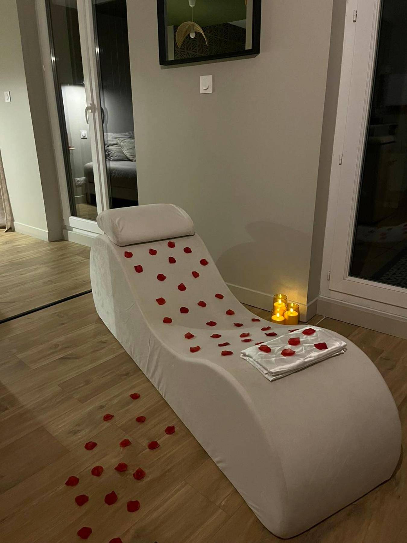 Photo - Amour et Bulles - Love Room Valence - Suite romantique avec balnéo privée 2 places - Bourg - lès - Valence