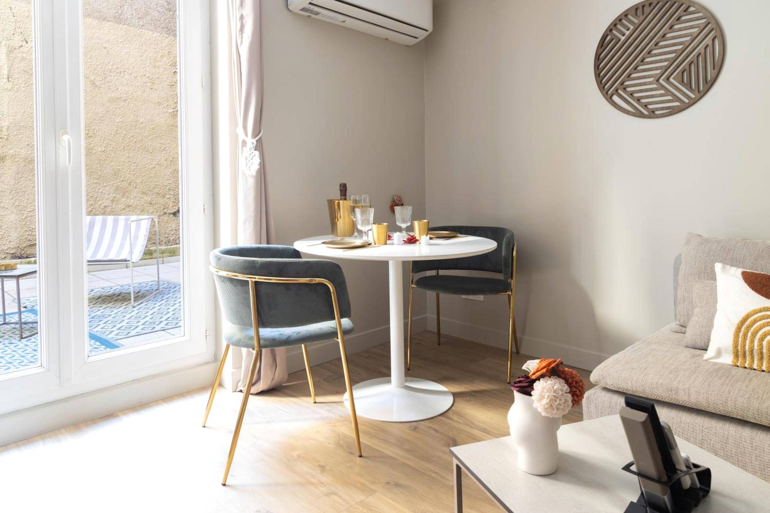 Photo du logement - Amour et Bulles - Love Room Valence - Suite romantique avec balnéo privée 2 places
