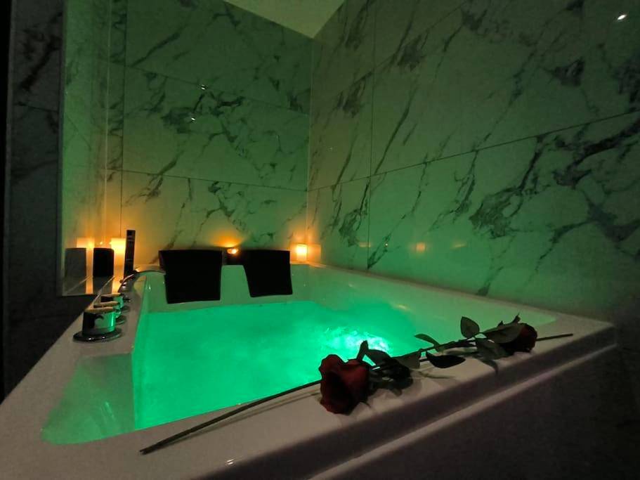 Photo du logement - LOVE ROOM - Amour Chic et Intime - Montbrison