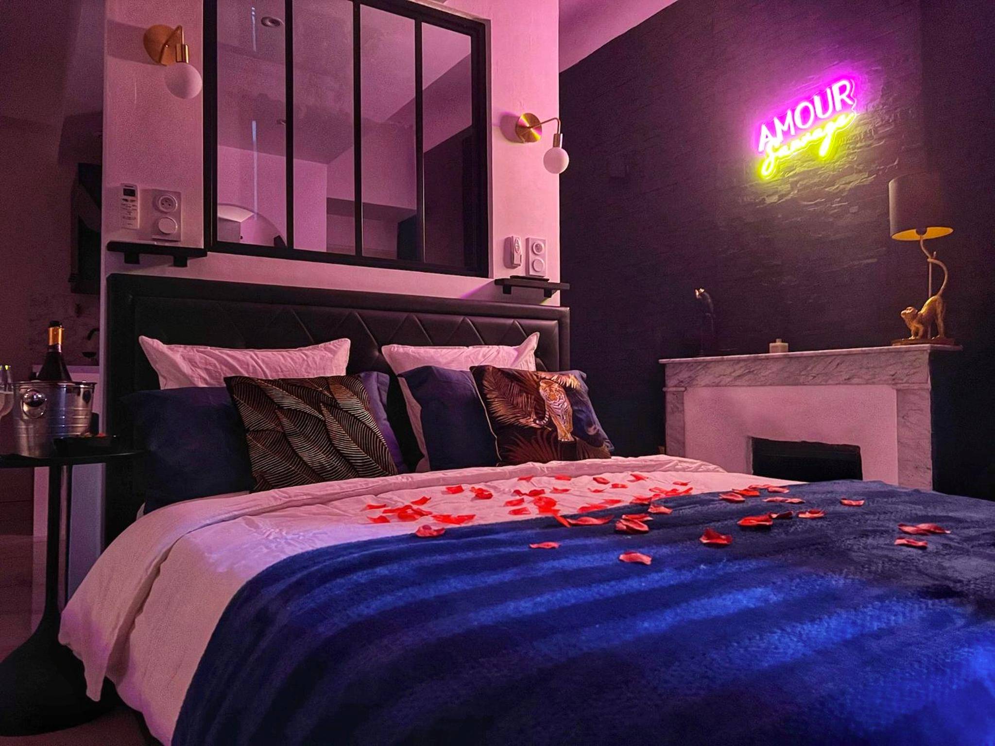 Photo du logement - Amour Sauvage - Love Room****, Centre - Historique - Avignon