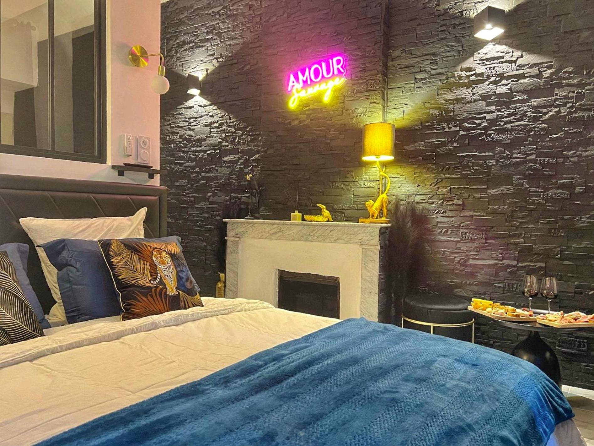 Photo du logement - Amour Sauvage - Love Room****, Centre - Historique - Avignon