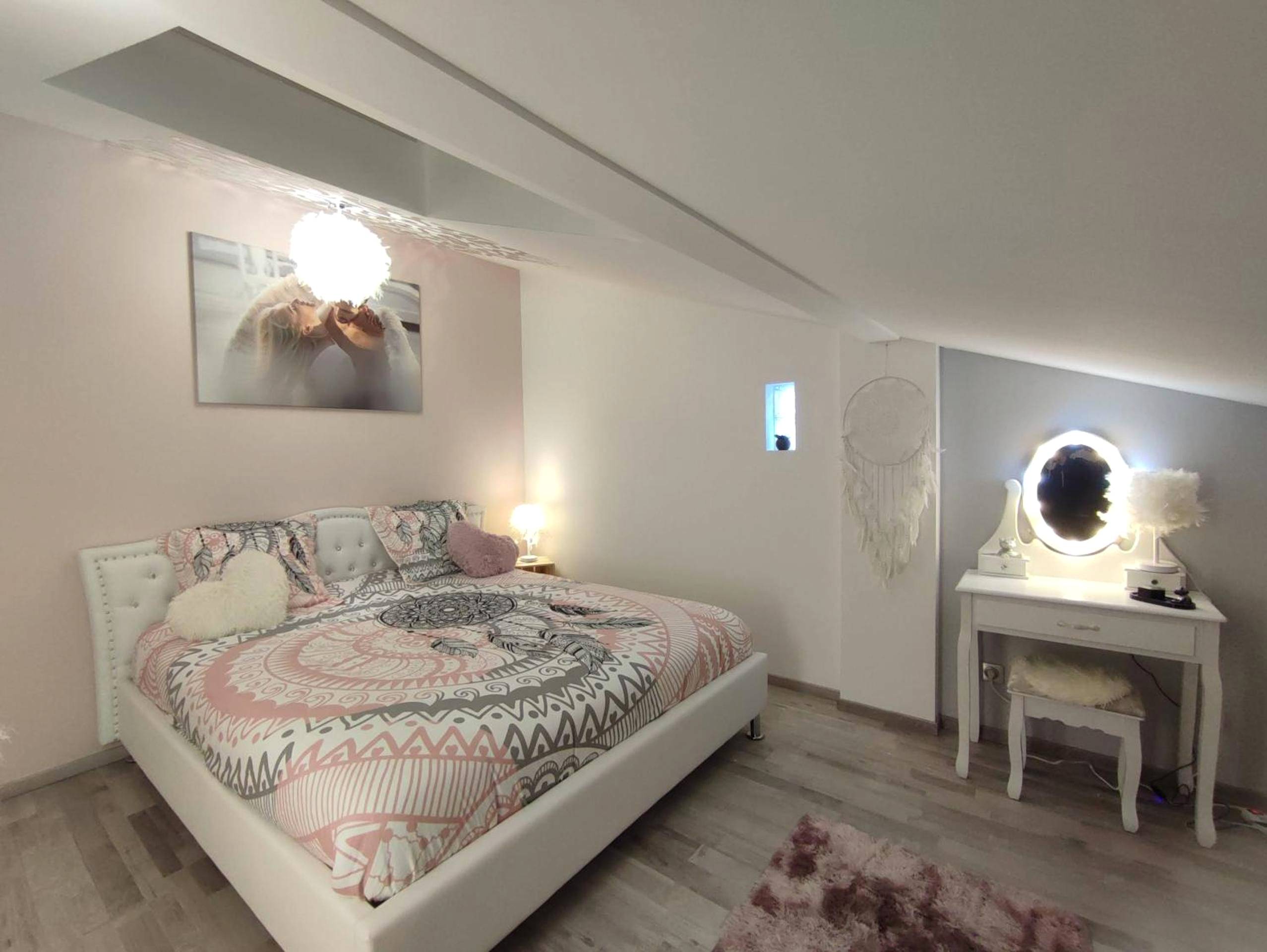 Vue interieure - Gîte Ange ou Démon, jacuzzi, sauna, love room, location à la journée