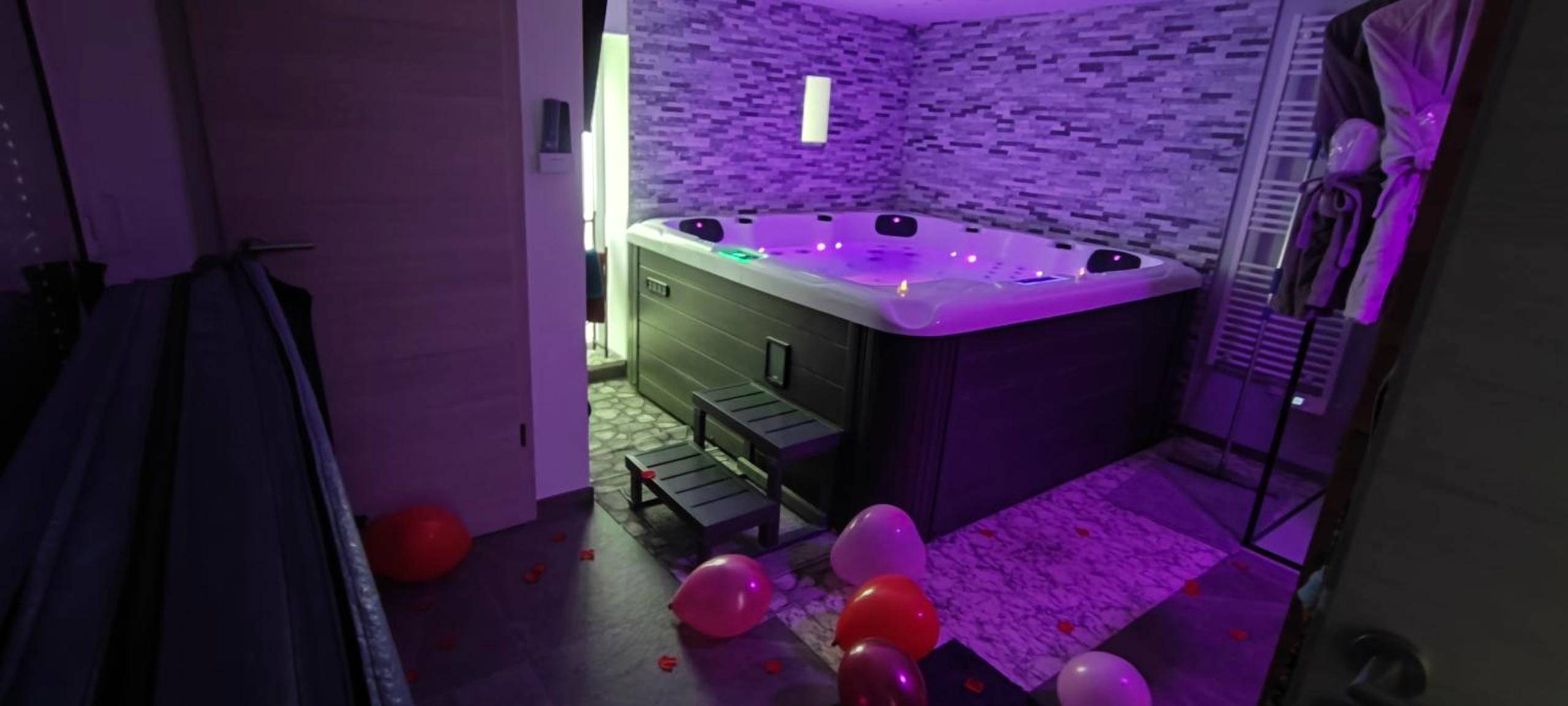 Autre vue interieure - Gîte Ange ou Démon, jacuzzi, sauna, love room, location à la journée - Benfeld