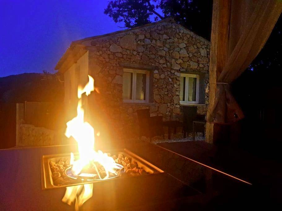 Photo du logement - L'Antre deux Pierres, romantisme, jacuzzi extérieur, plateau dinatoire