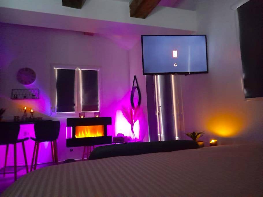 Photo du logement - L'Antre deux Pierres, romantisme, jacuzzi extérieur, plateau dinatoire - Bouyon