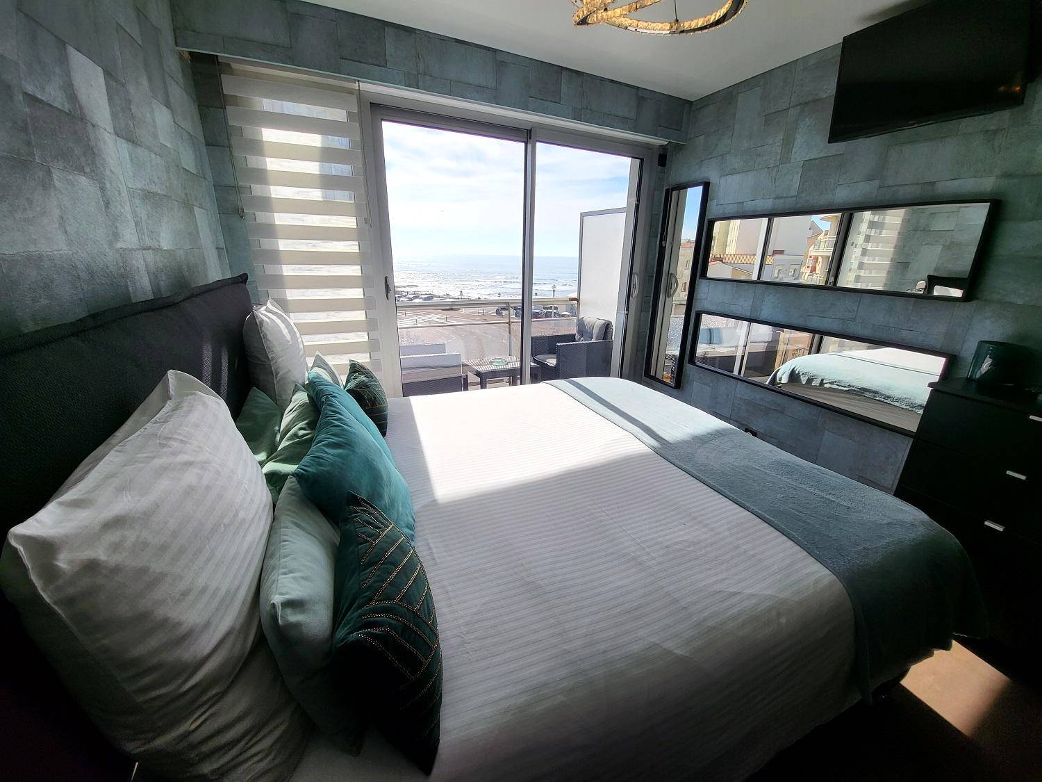 Vue principale - Love Room Les Sables - d'Olonne - Love appart, face mer, balnéo