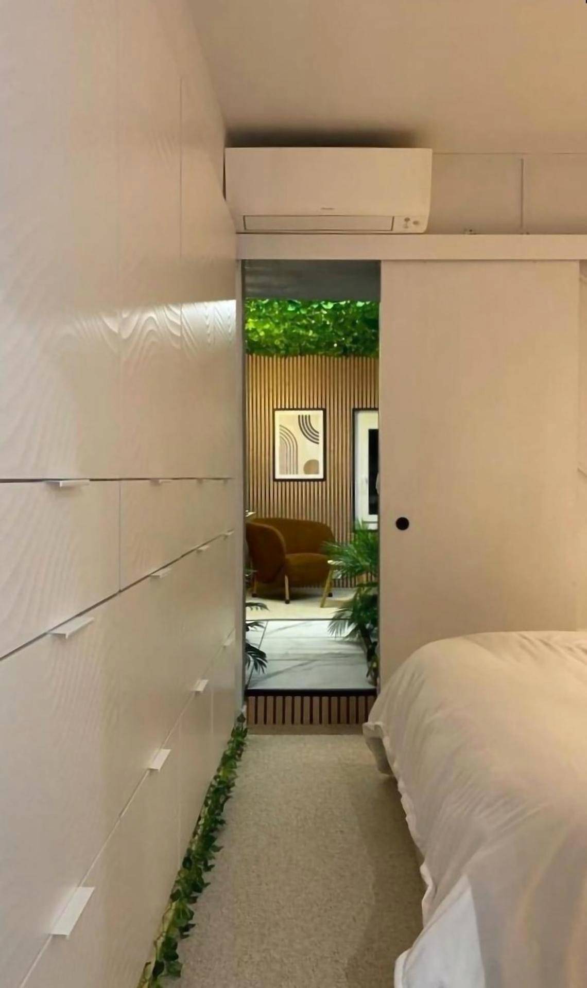 Vue de la chambre vers le salon - L'appart'hôtel - 1 Appartement Love Room avec Spa Privatif & Autres Appartements...