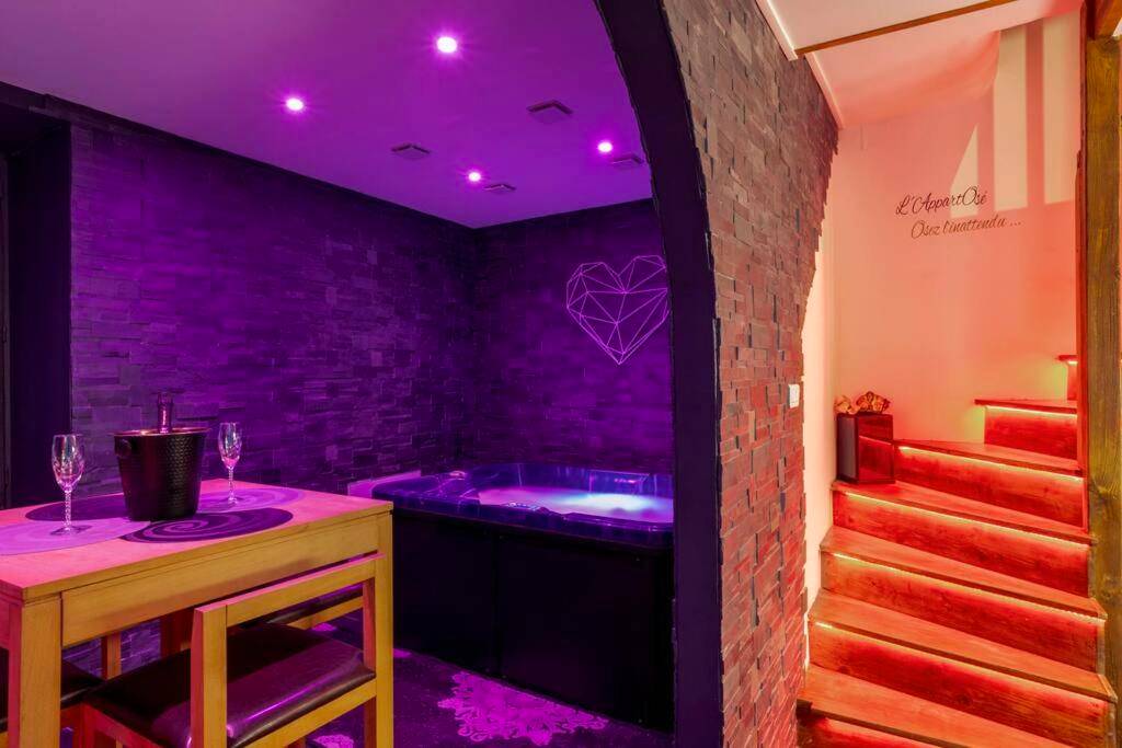 Vue principale - Love Room Tresserve - L'AppartOsé, triplex jacuzzi, love room Aix - les - Bains