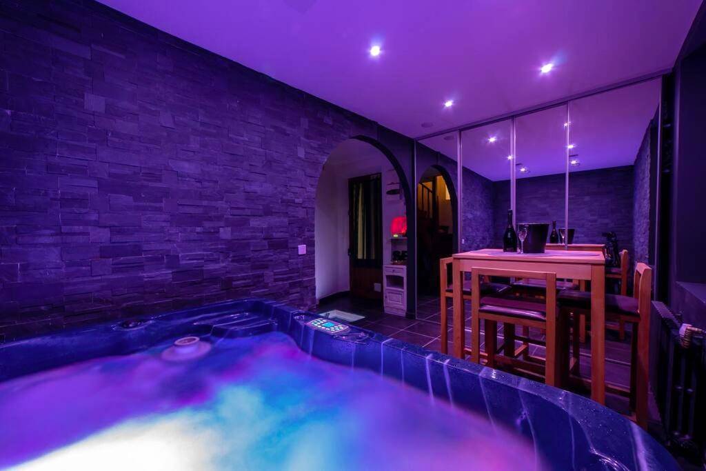 Detail du logement - L'AppartOsé, triplex jacuzzi, love room Aix - les - Bains