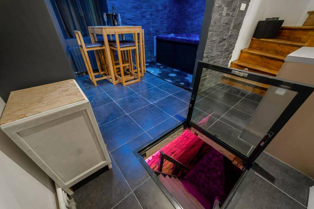 Photo du logement - L'AppartOsé, triplex jacuzzi, love room Aix - les - Bains