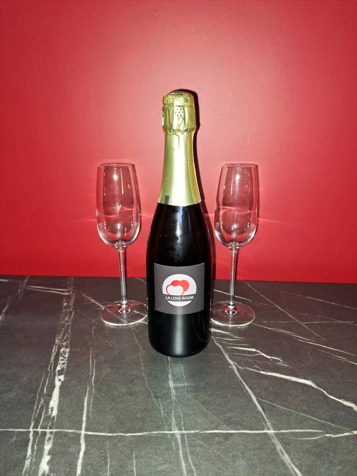 Bouteille de champagne et deux flûtes - La Love room