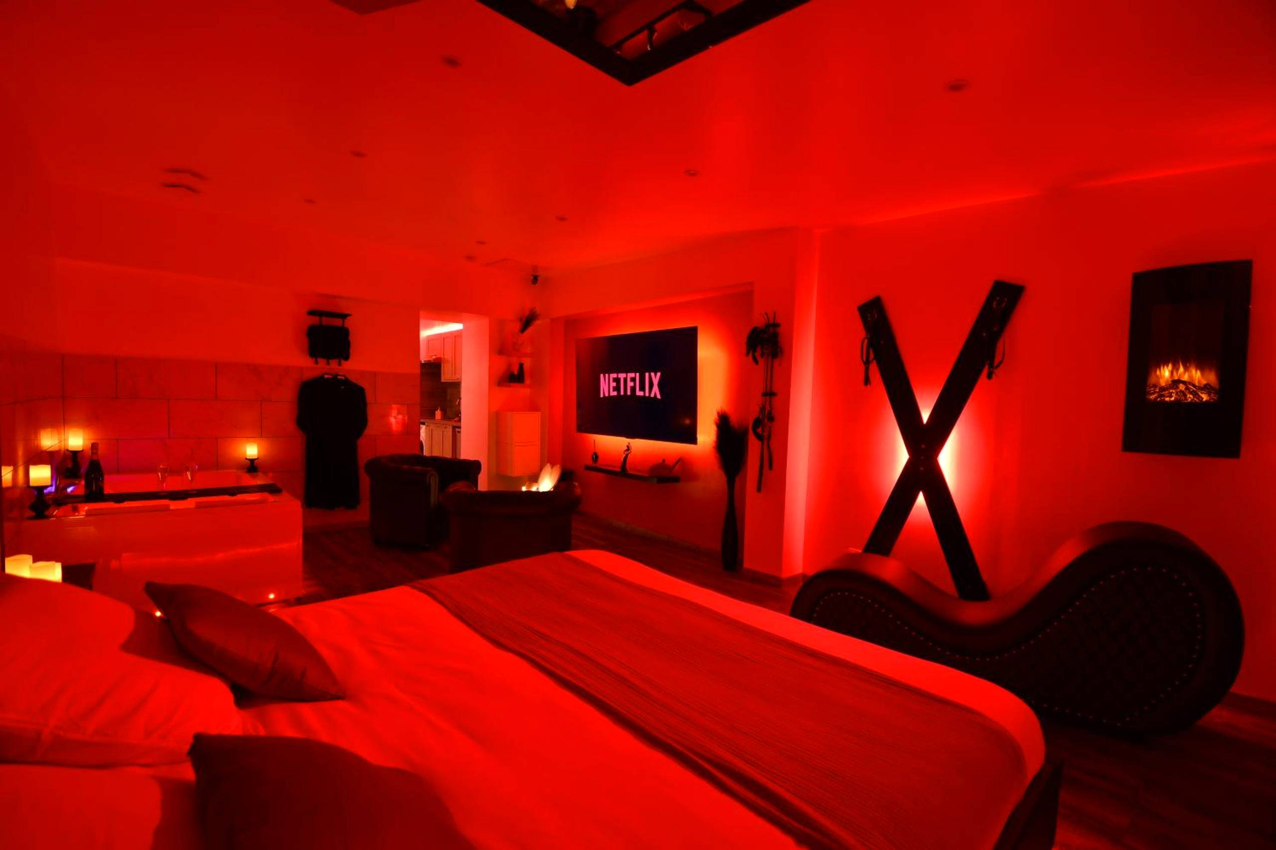 Photo du logement - L'Arena - Love Room, Jacuzzi - La Seyne - sur - Mer