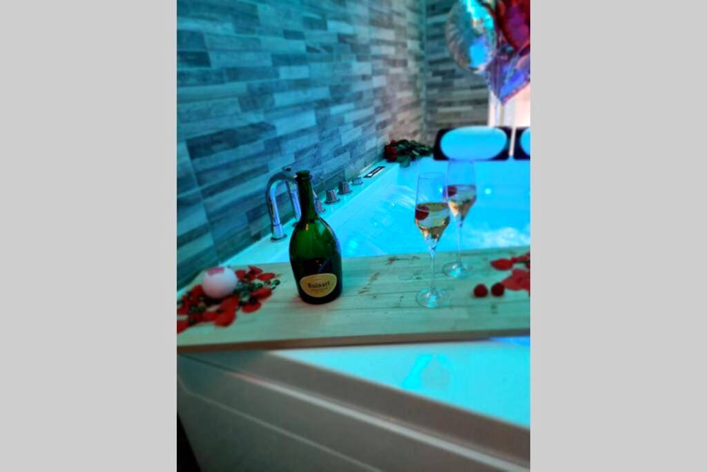 Photo du logement - Arty room JACCUZI & SPA CENTRE VILLE HAUT DE GAMME