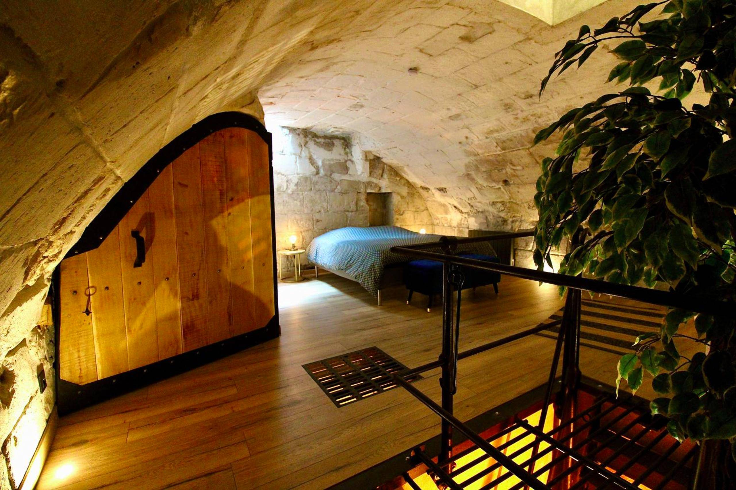 Chambre romantique sous voûte en pierre - L'Atelier 1742 - Atypique jacuzzi Rouen Centre